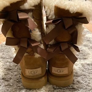 UGG Bailey Bow Size 6